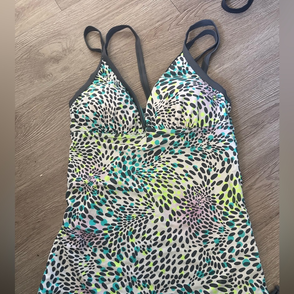 ✔️#3 BNWOT FREE TECH Multicolor Patterned Tankini with Straps